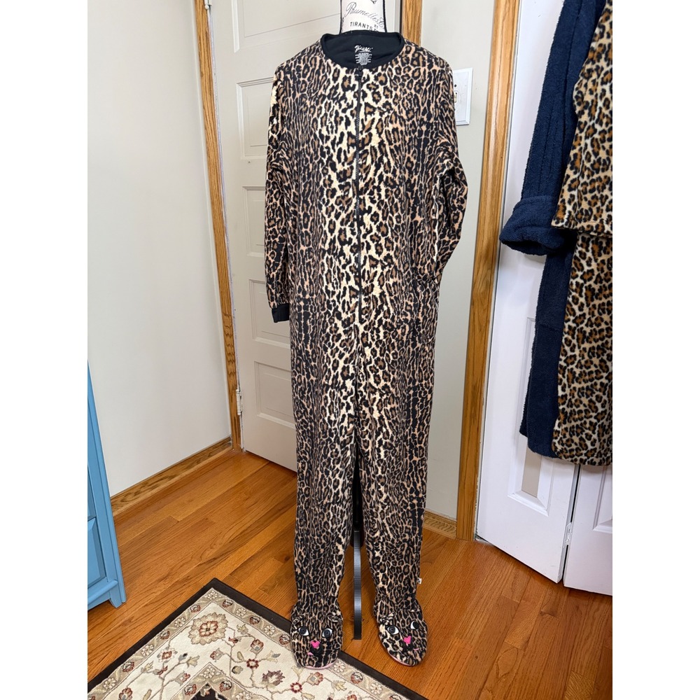 Nick & Nora One Piece Footed Pajamas Medium Leopard Print Zipper Pockets Novelty